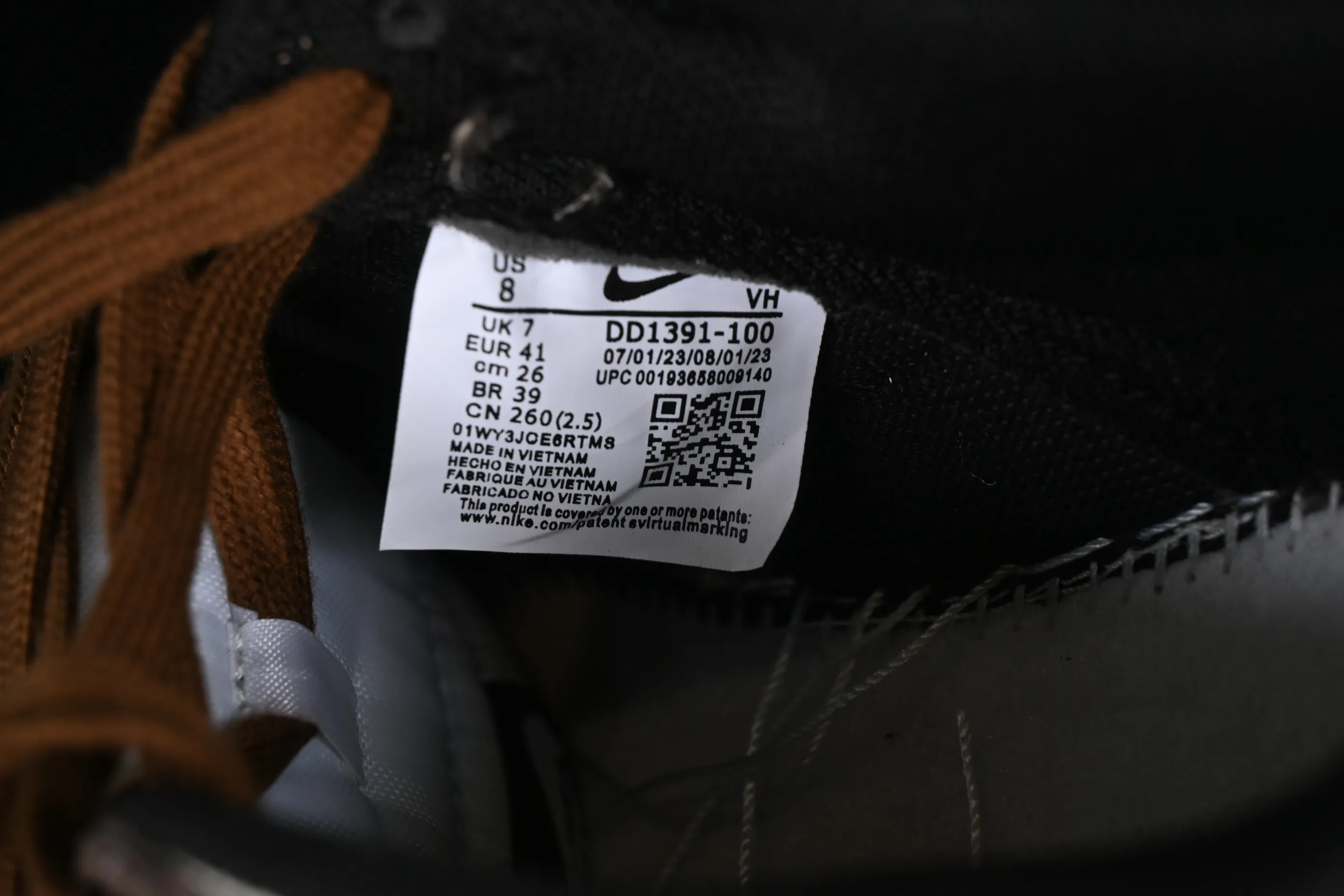 All Categories Nk SB Dunk Series Nk SB Dunk Low Low-top Sneakers Customized Big Box Nk Dunk Low Panda Prank Street Racing Rusty Brown and White SB Strap Low-top Casual Sneakers DD1391-100